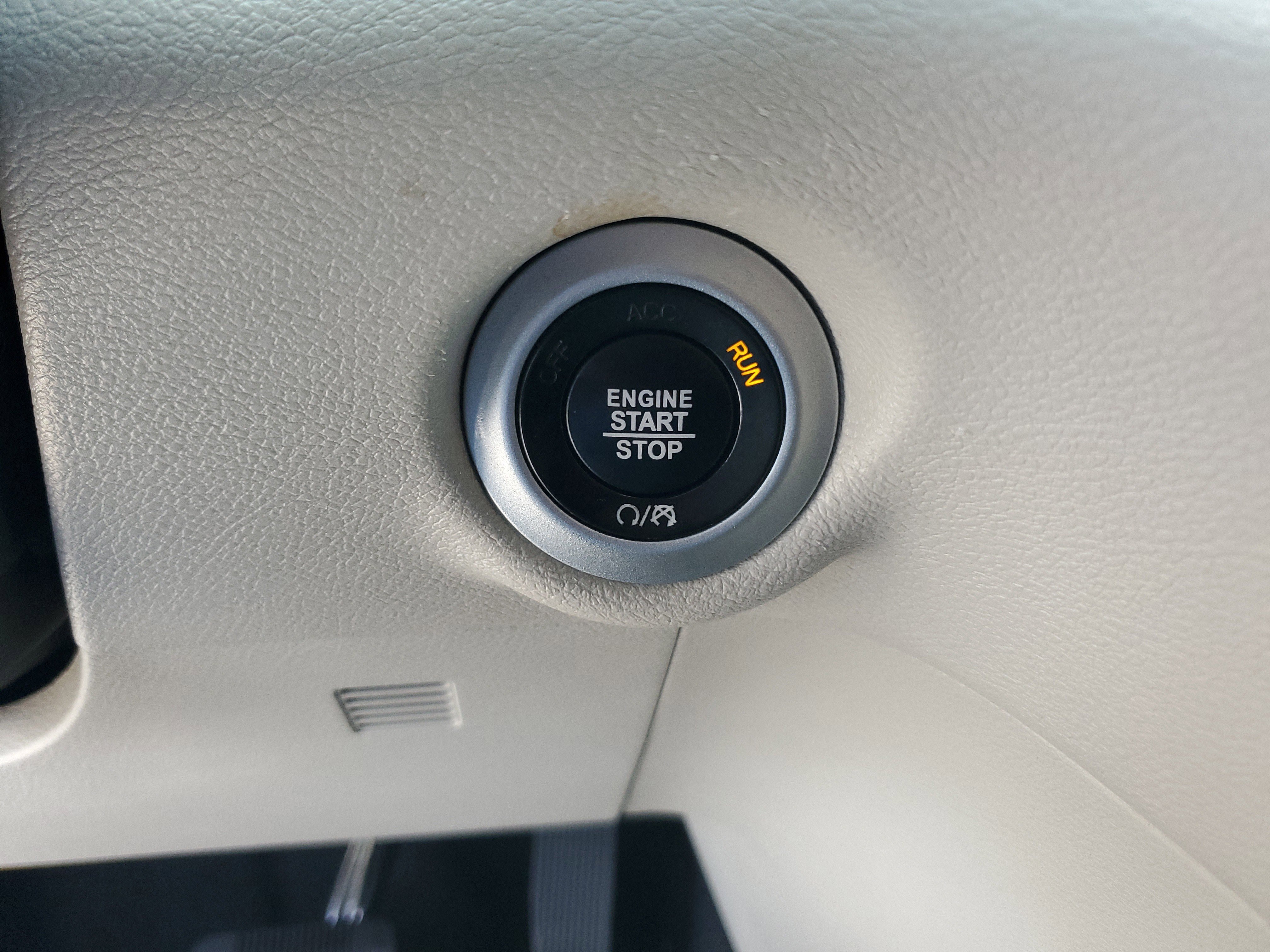 Used 2023 Chrysler Voyager LX image 22