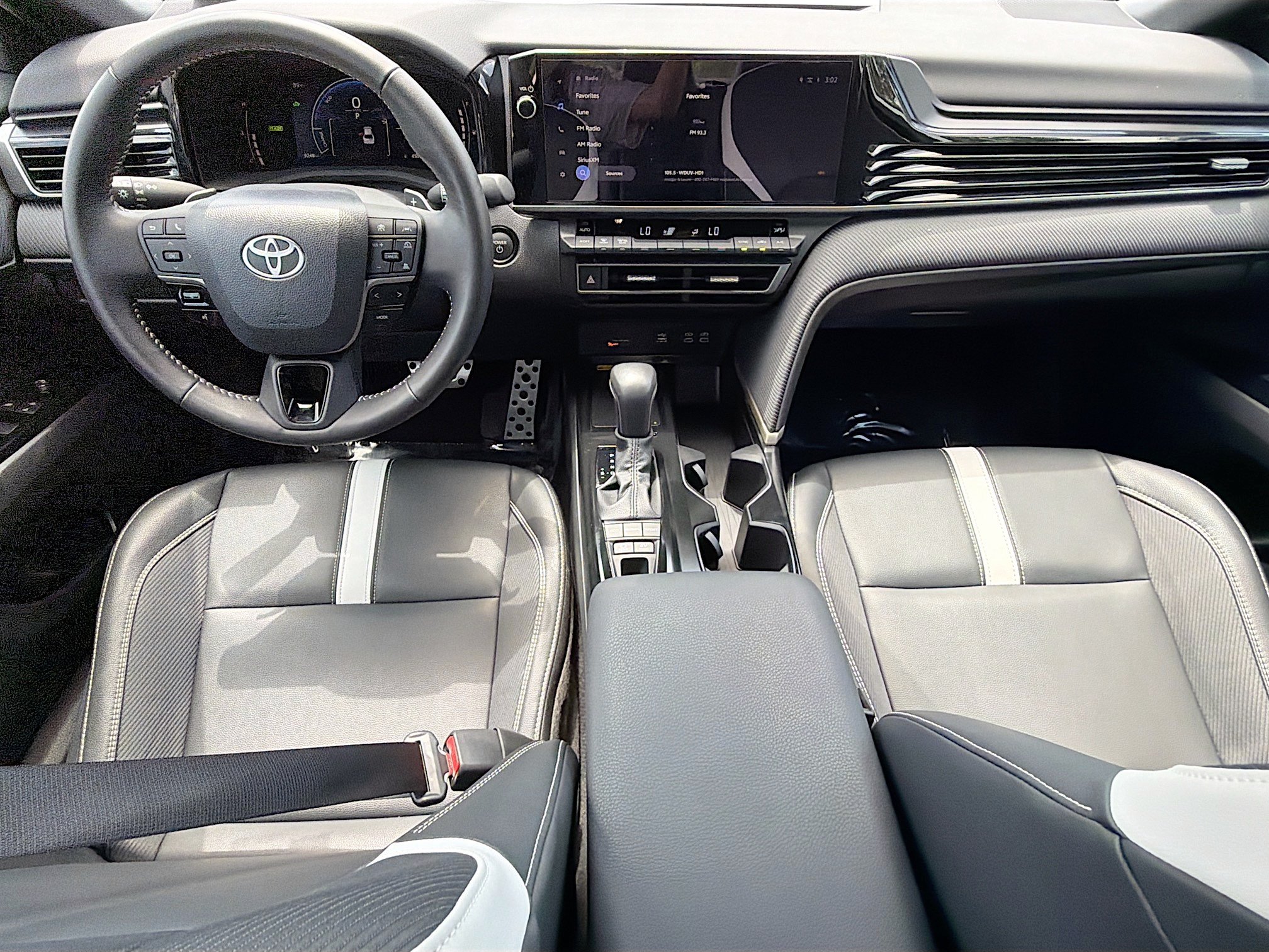 Used 2025 Toyota Camry SE w/ Multimedia Upgrade Package FWD image 15