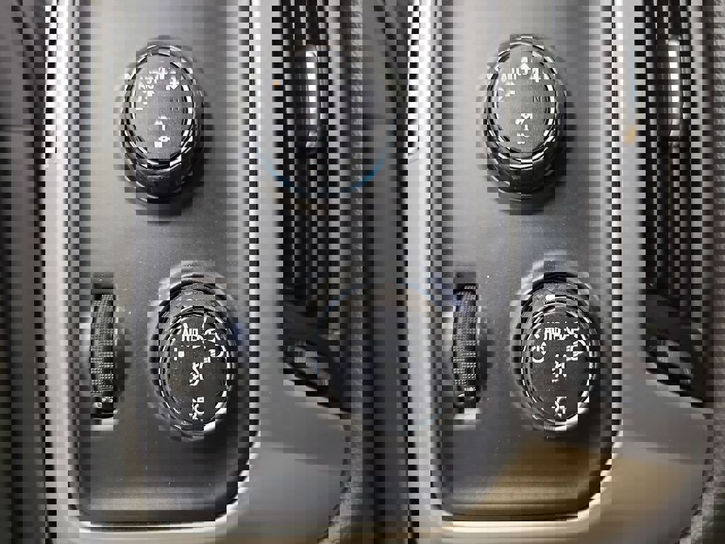 Used 2018 GMC Sierra 1500 SLT w/ Suspension Package, Off-Road image 28