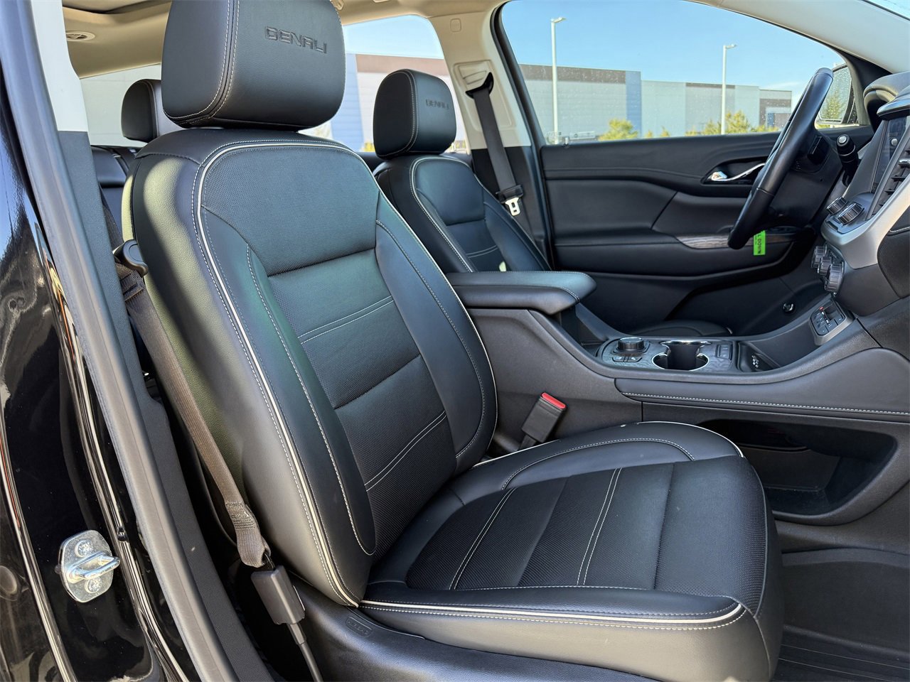 Used 2022 GMC Acadia Denali w/ Denali Technology Package image 27