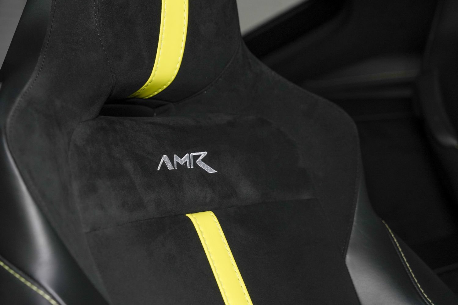 Used 2020 Aston Martin V8 Vantage AMR RWD image 33