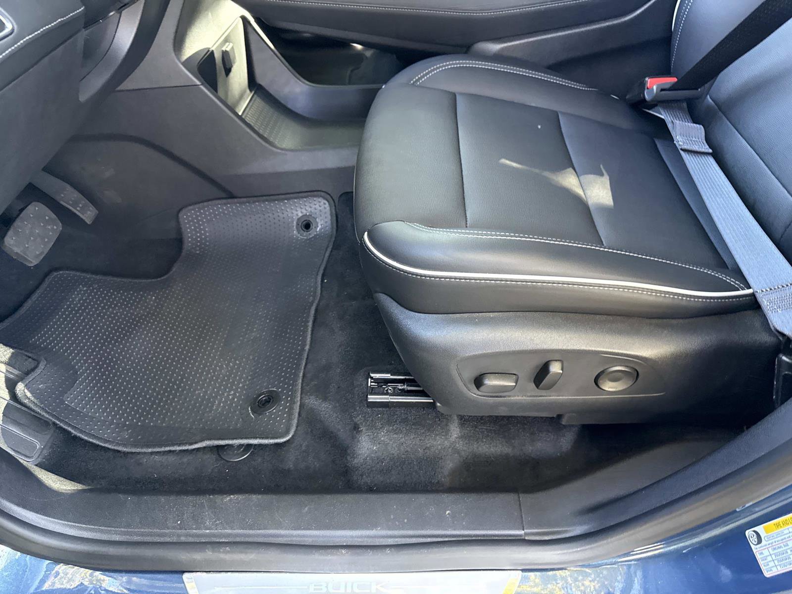 Used 2025 Buick Enclave Preferred image 21