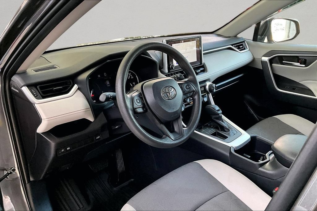 Used 2025 Toyota RAV4 XLE w/ Convenience Package FWD image 19