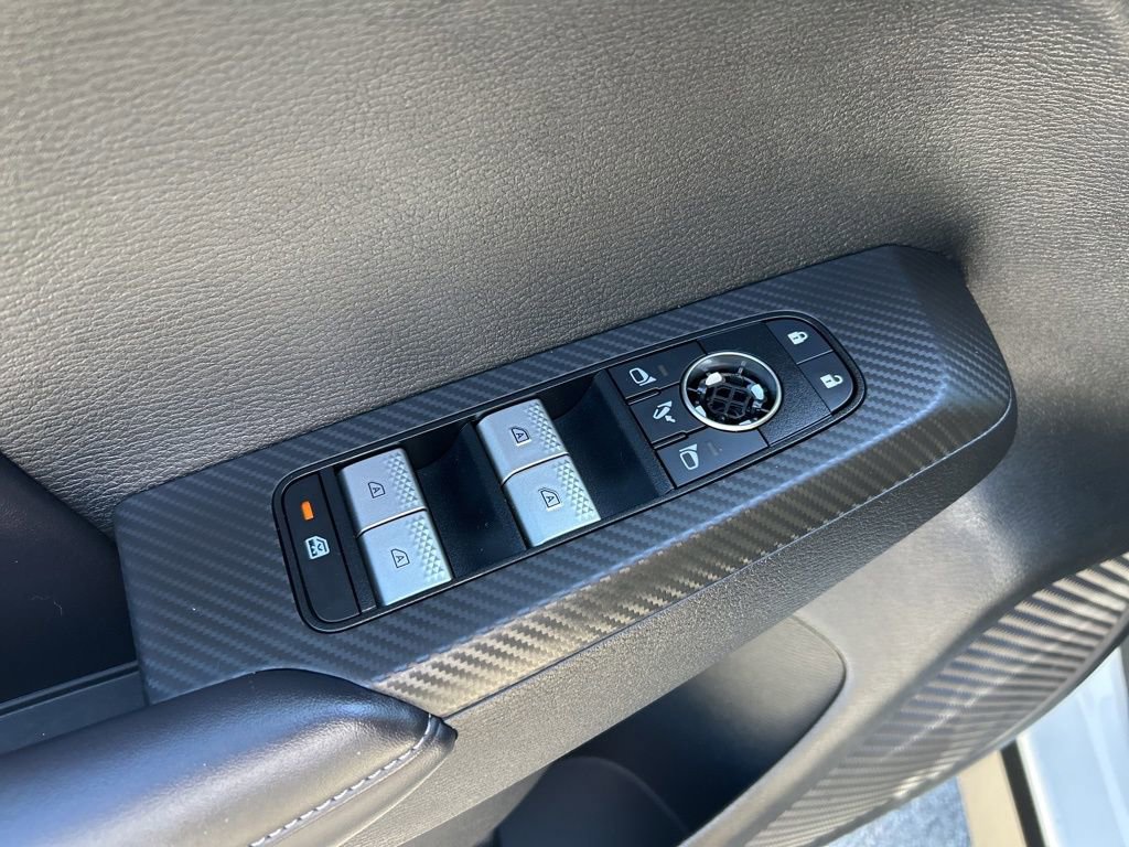 Used 2025 Mitsubishi Outlander 4WD Plug-In Hybrid image 19
