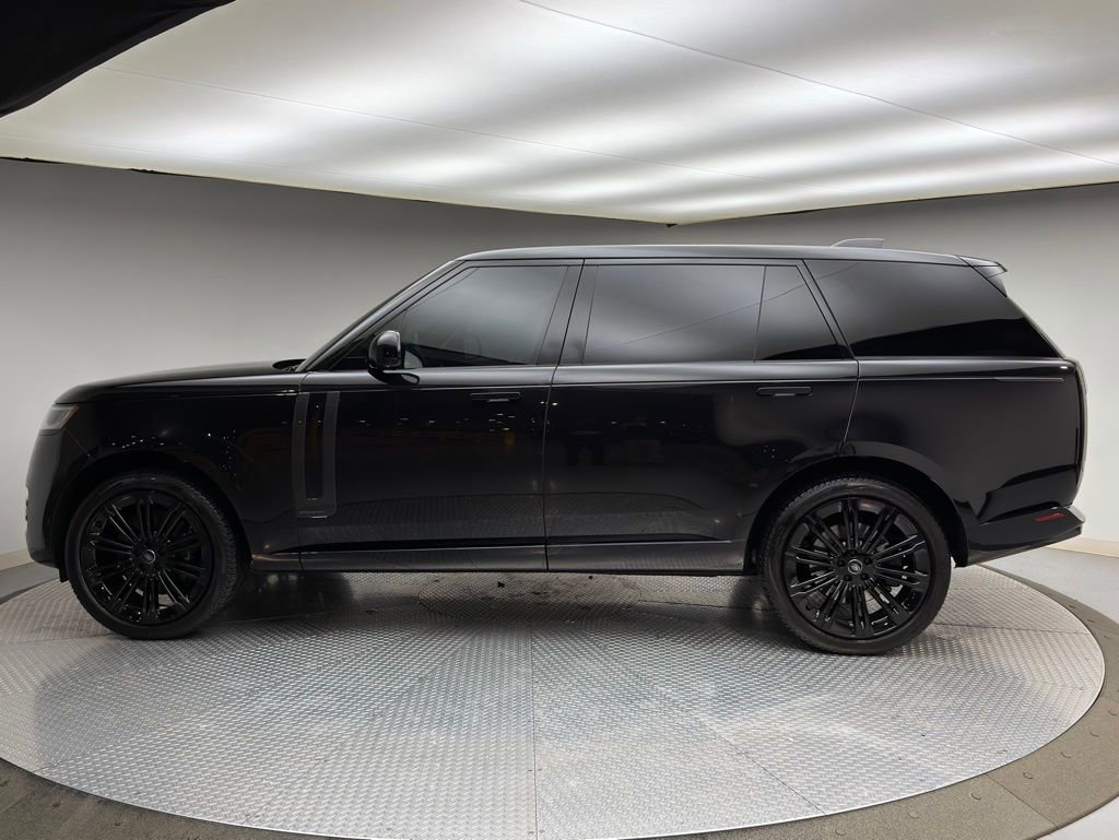 Used 2024 Land Rover Range Rover Long Wheelbase Autobiography image 2