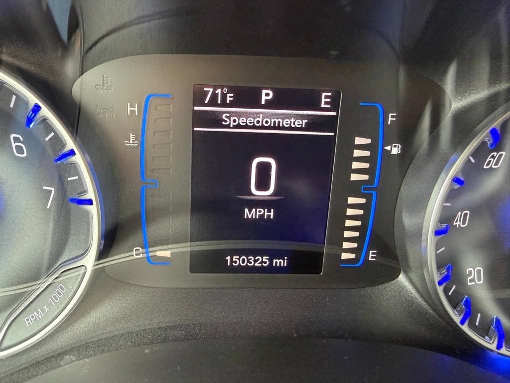 Used 2017 Chrysler Pacifica Touring Plus w/ Tire & Wheel Group FWD image 33