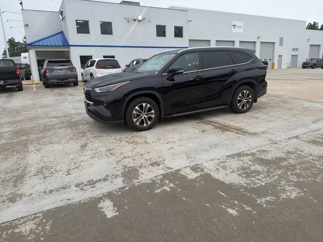 Used 2024 Toyota Highlander XLE AWD/4WD image 15
