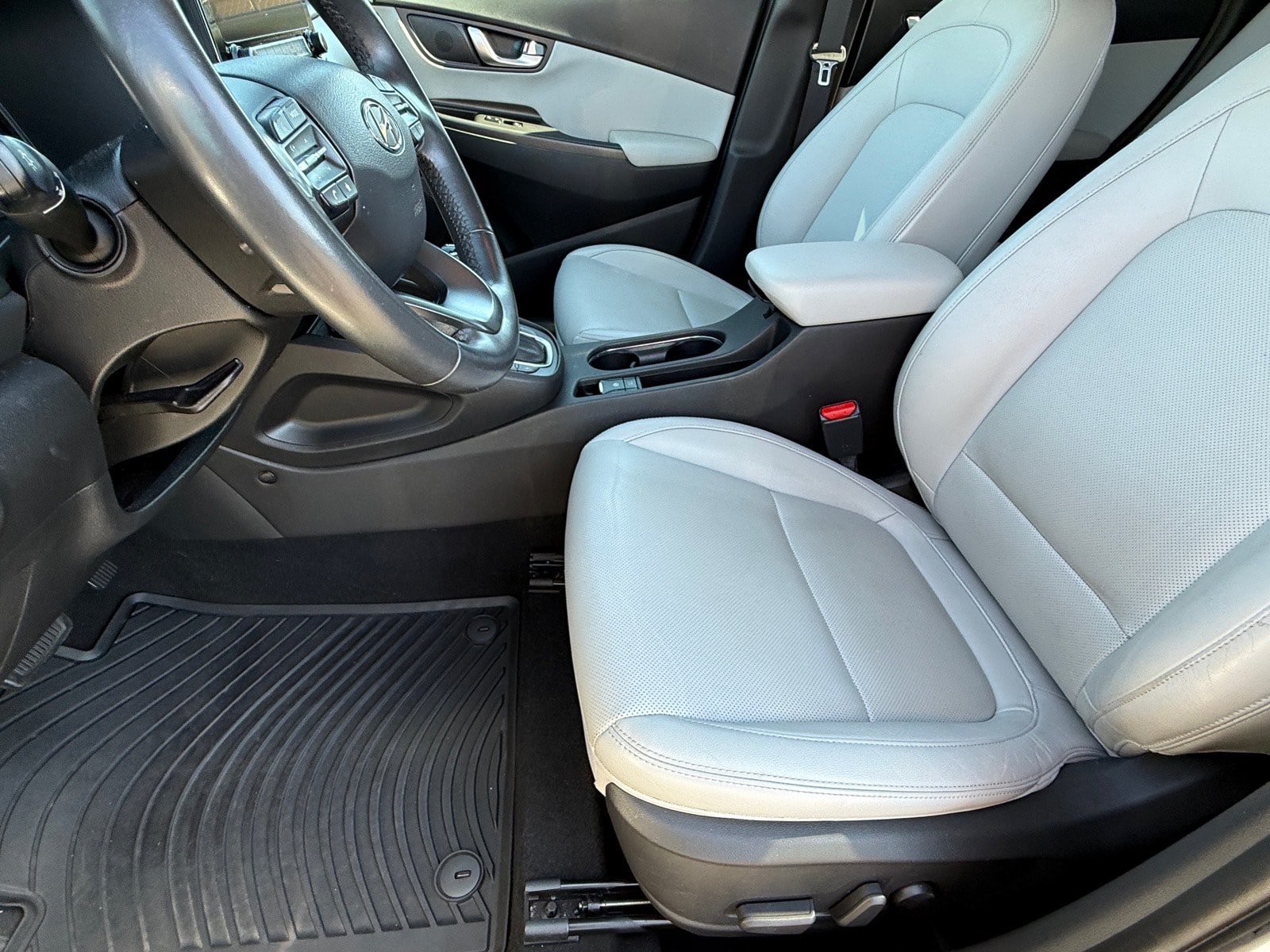 Used 2022 Hyundai Kona Limited w/ Winter Weather Package AWD/4WD image 13