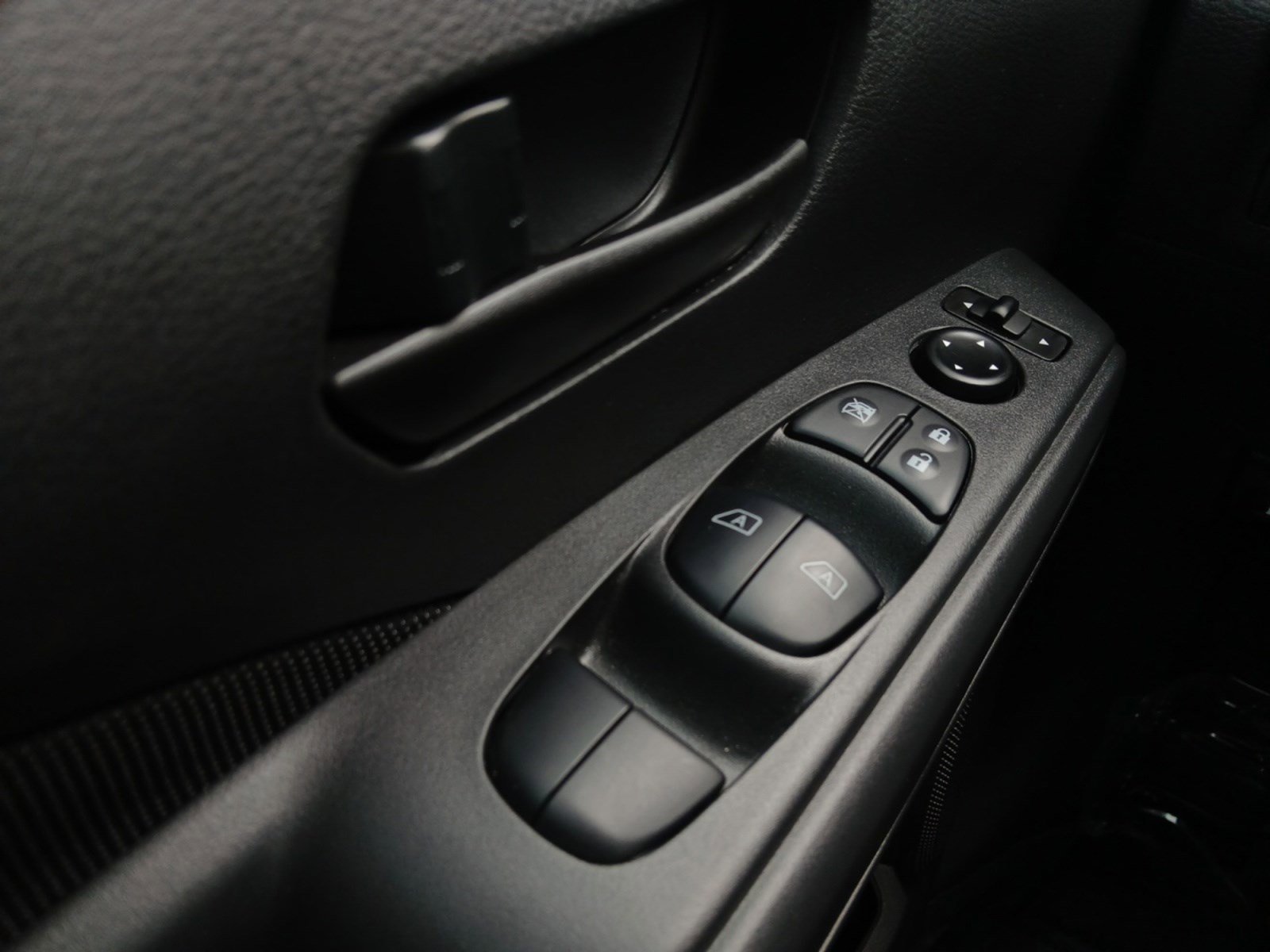 Used 2024 Nissan Kicks S image 18