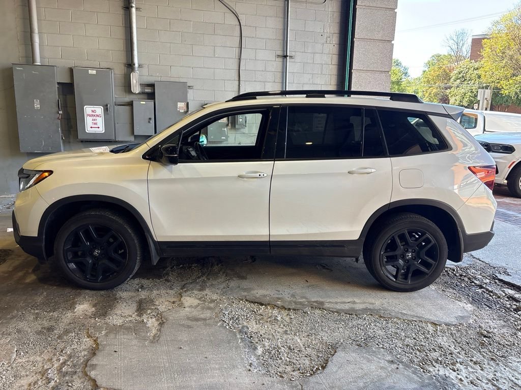 Used 2024 Honda Passport Black Edition image 6