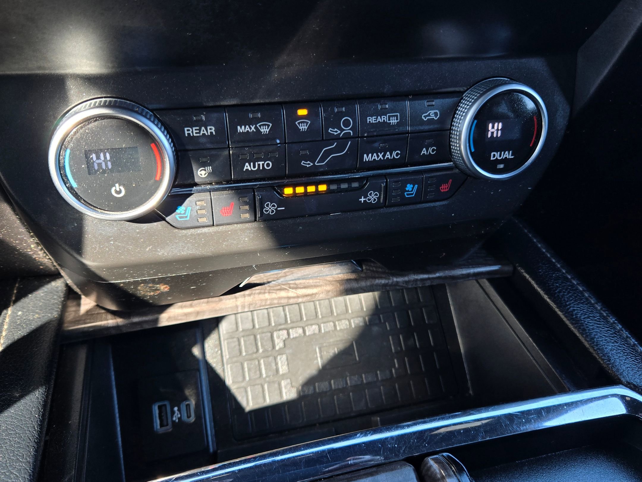 Used 2021 Ford Expedition Limited image 29