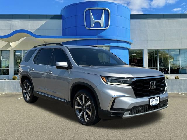 Used 2023 Honda Pilot Touring image 1