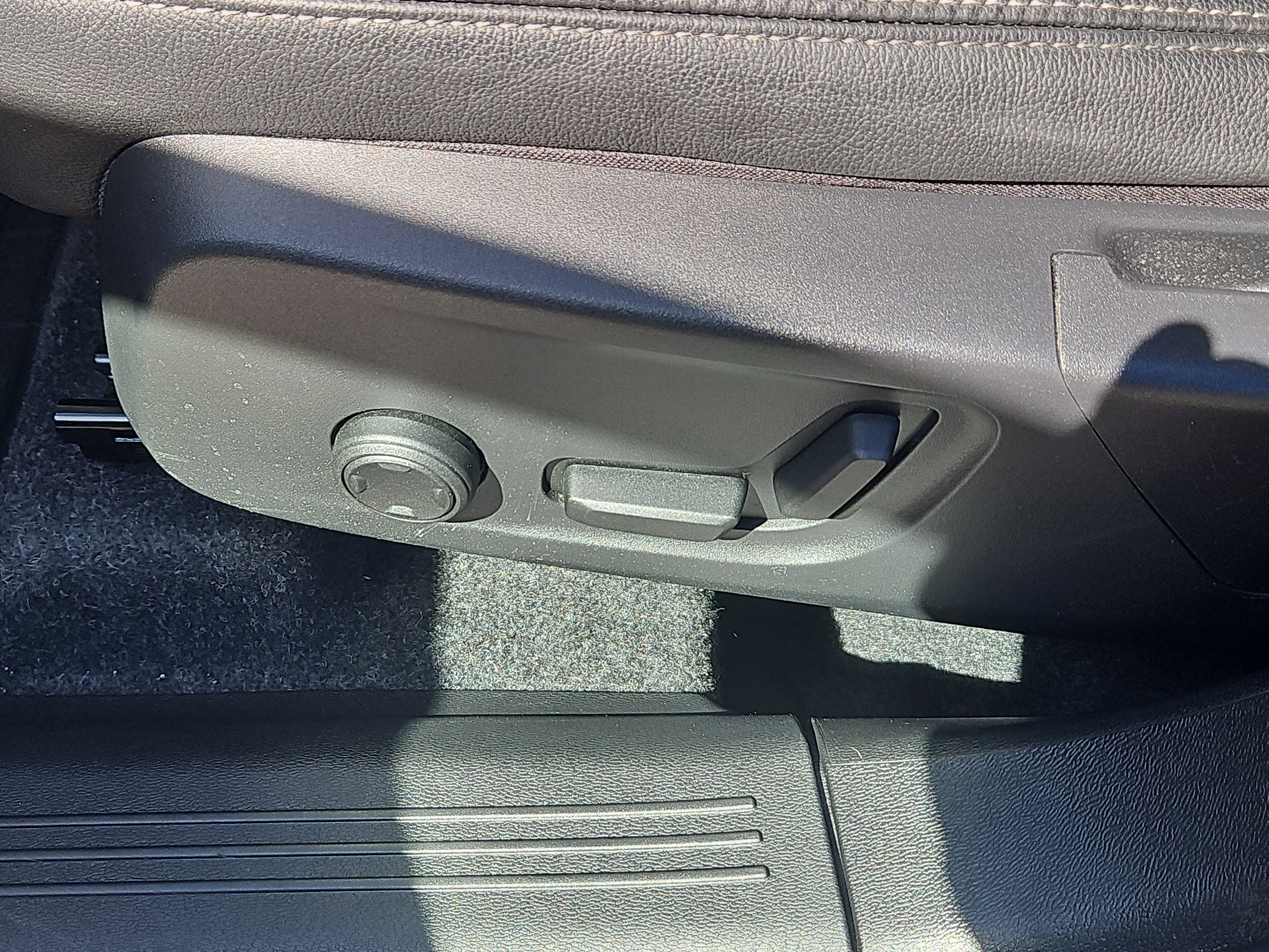 Used 2026 Volvo XC40 B5 Plus w/ Protection Package Premier image 15