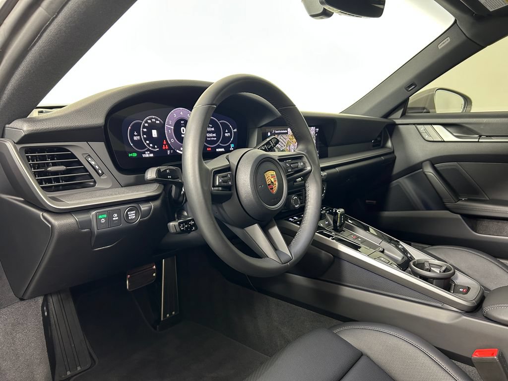 Certified 2025 Porsche 911 Carrera RWD image 4