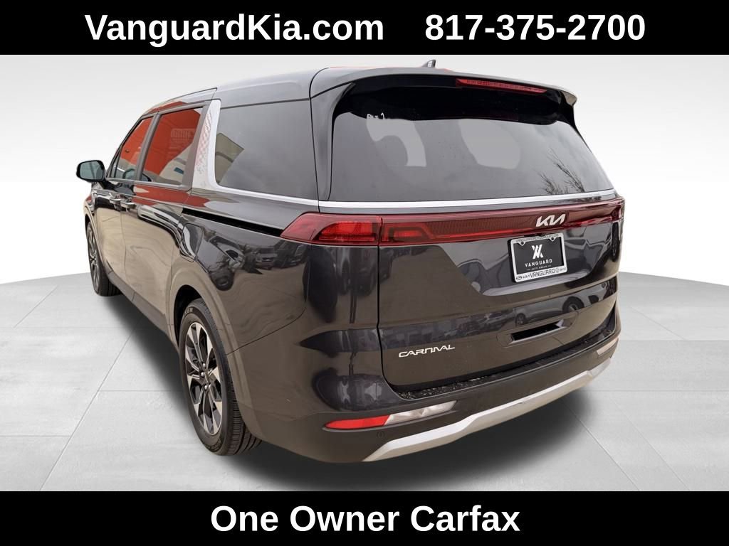 Used 2024 Kia Carnival EX image 2