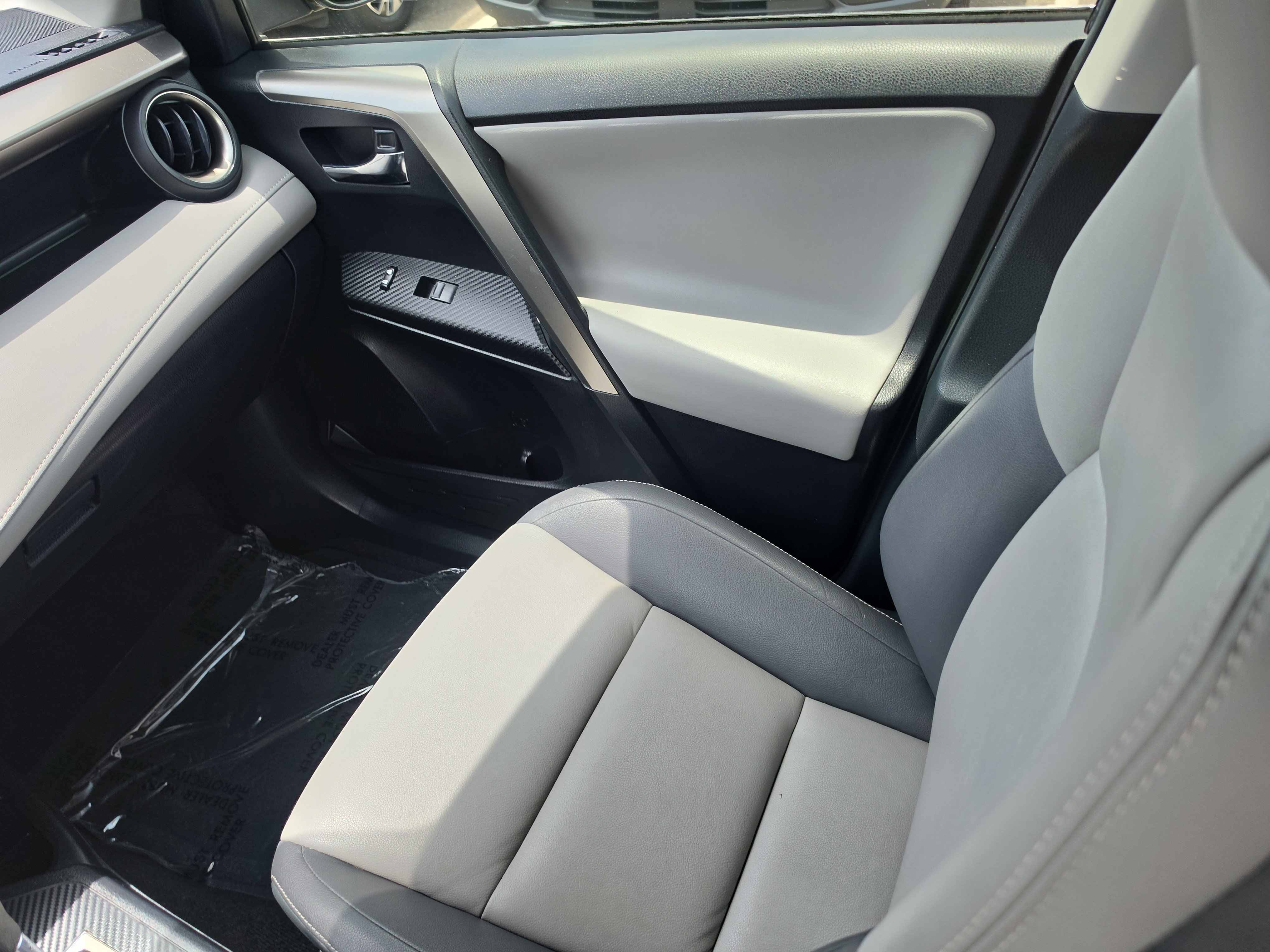 Used 2015 Toyota RAV4 Limited AWD/4WD image 16