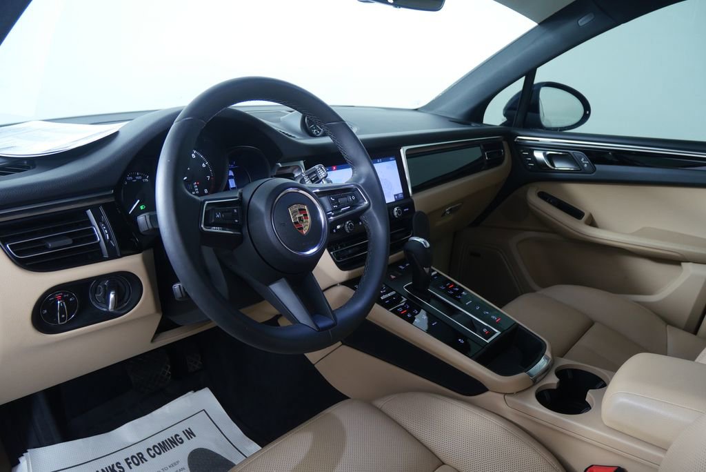 Used 2025 Porsche Macan image 13