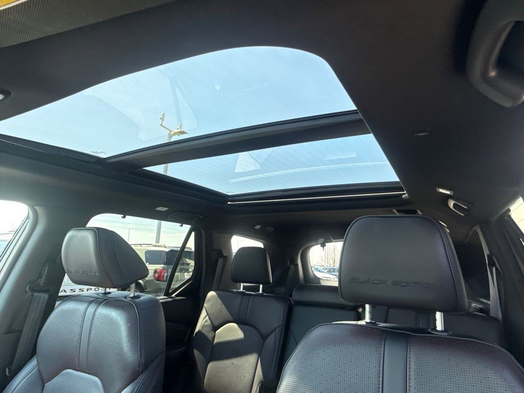 Certified 2025 Honda Pilot Black Edition image 21