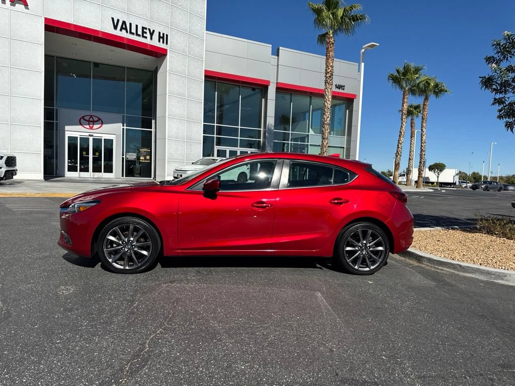 Used 2018 MAZDA MAZDA3 Grand Touring w/ Premium Equipment Package FWD image 2