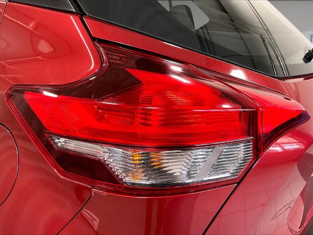 Used 2019 Nissan Kicks SR FWD image 34