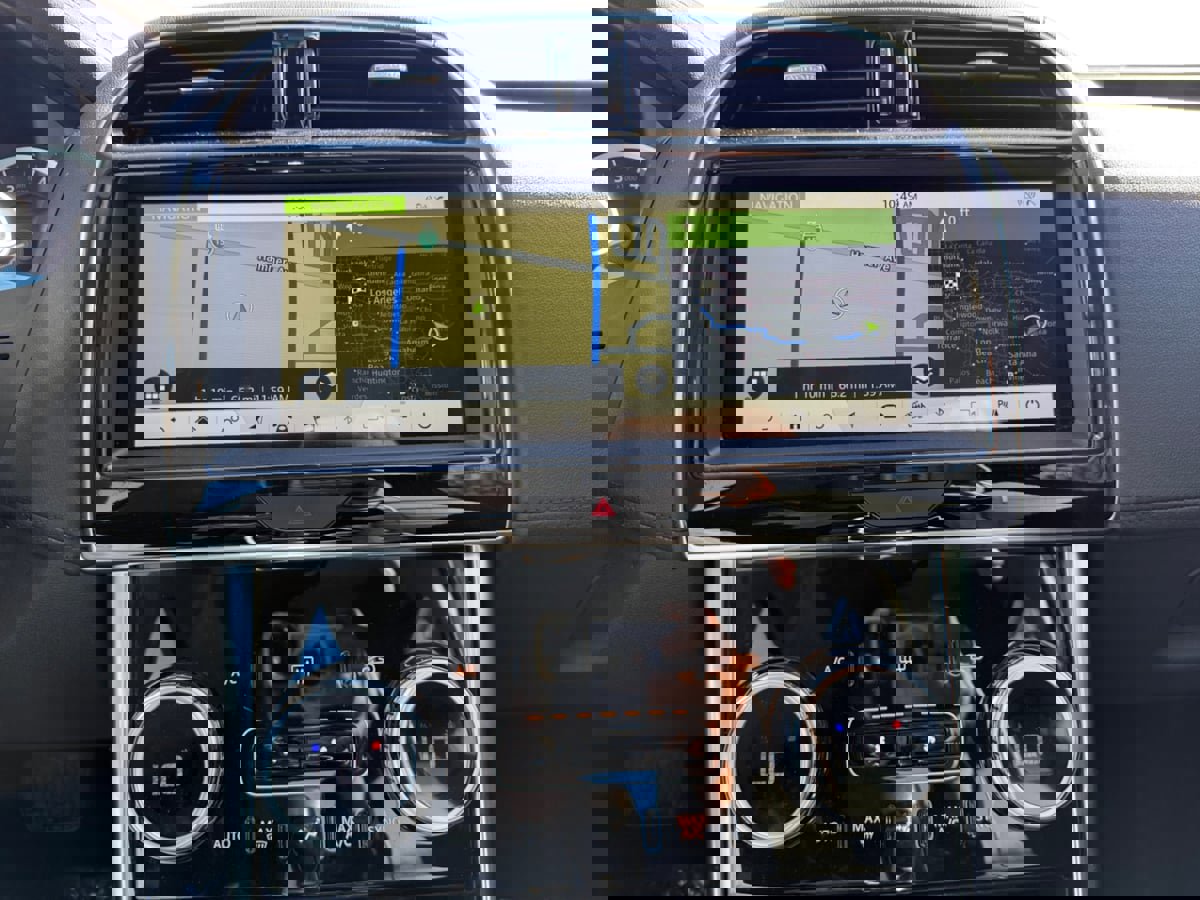 Used 2020 Jaguar XE S image 12