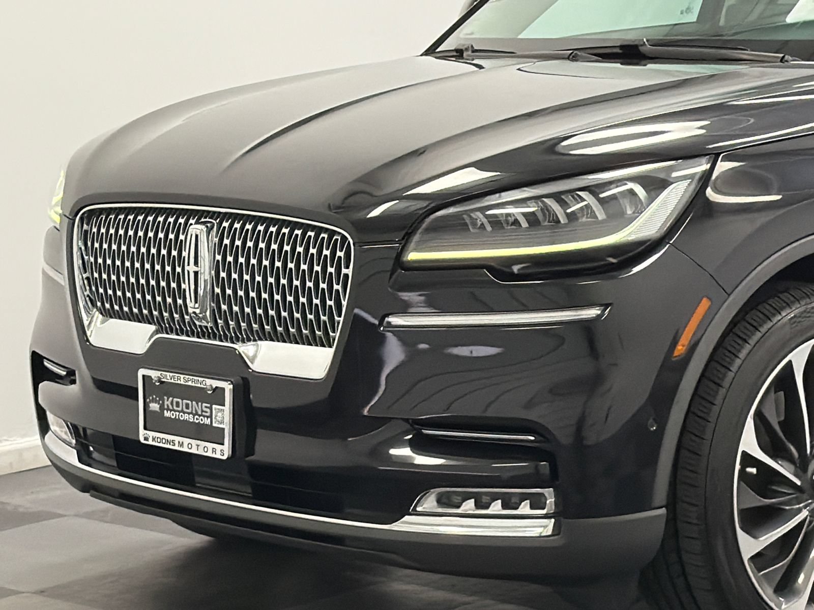 Used 2020 Lincoln Aviator Reserve w/ Equipment Group 201A AWD/4WD image 2