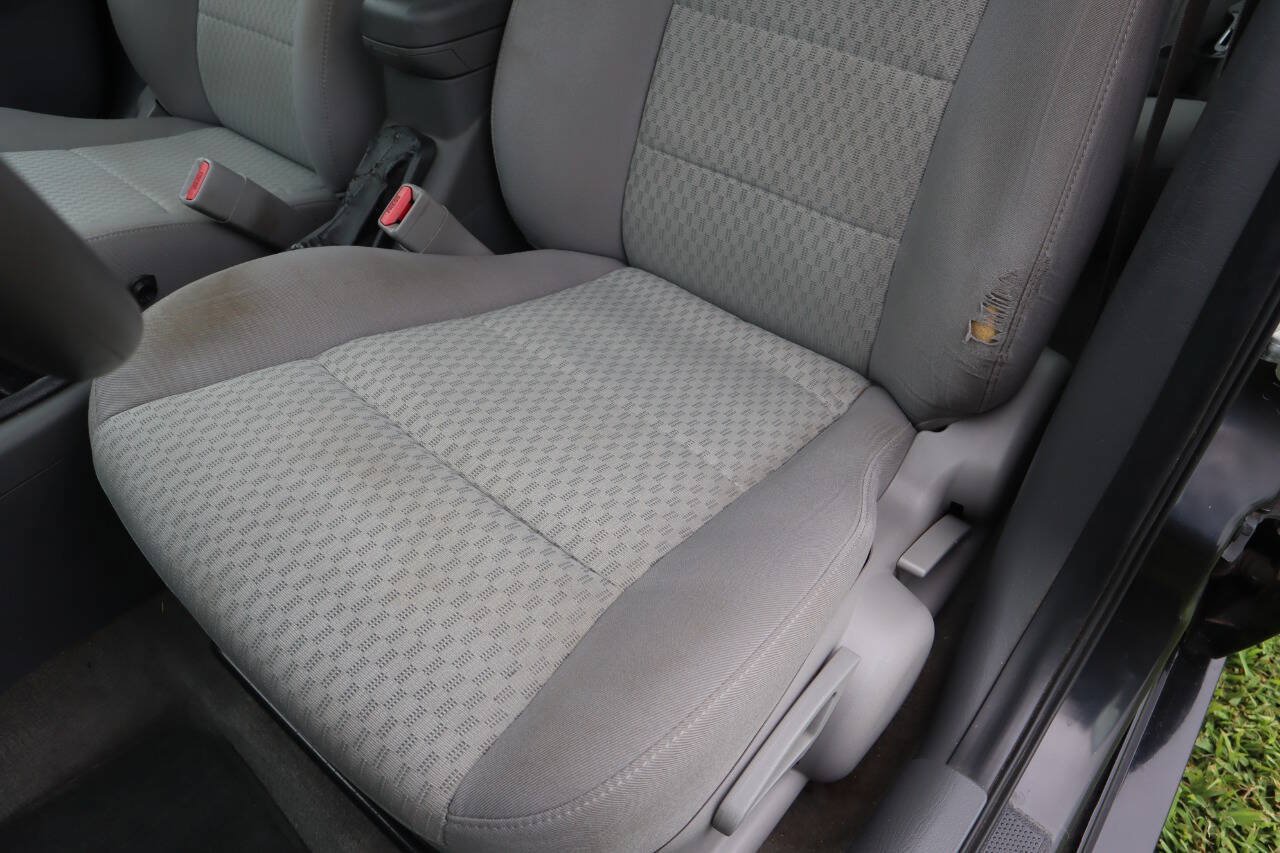 Used 2005 Saturn ION Level 2 w/ Power Pkg FWD image 9