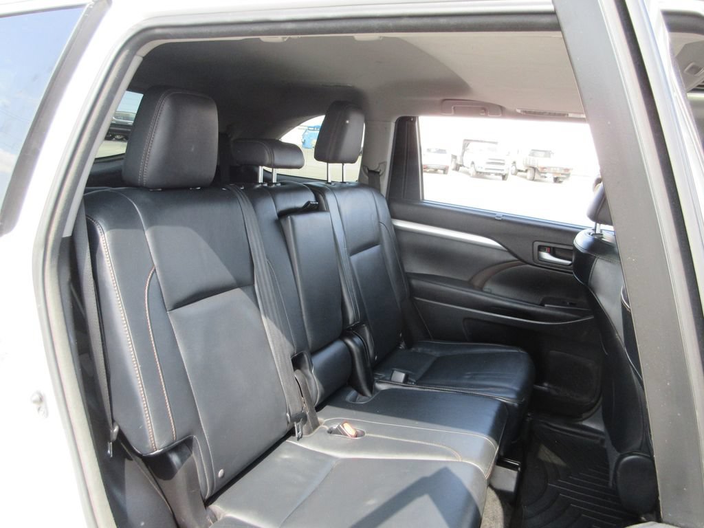 Used 2015 Toyota Highlander XLE AWD/4WD image 24