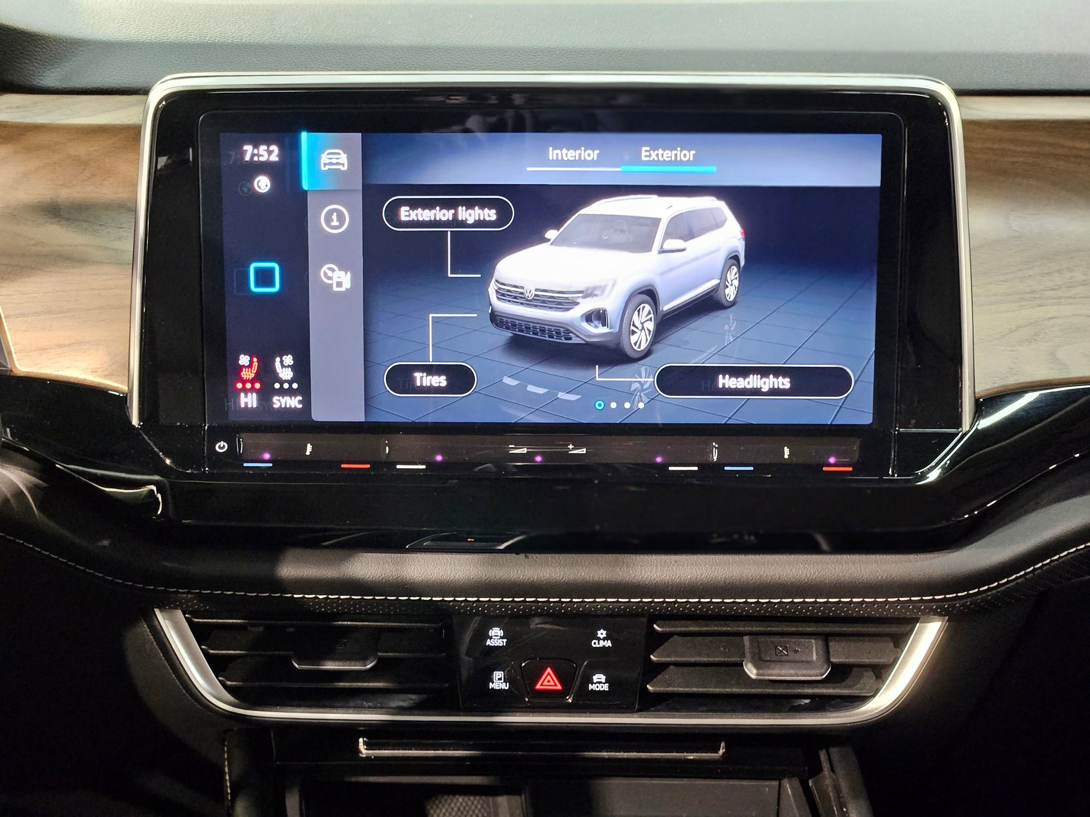 Used 2024 Volkswagen Atlas SE image 16