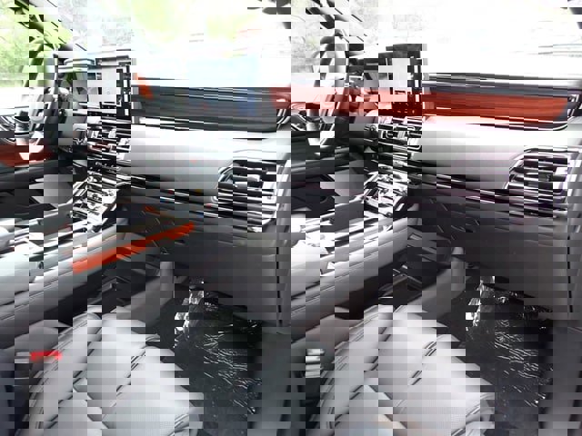 New 2024 Lincoln Navigator L Reserve image 12