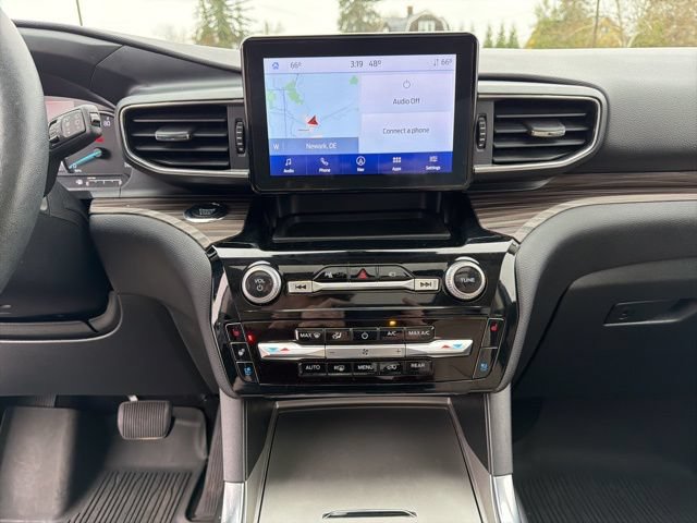 Used 2022 Ford Explorer Limited w/ Equipment Group 301A AWD/4WD image 18