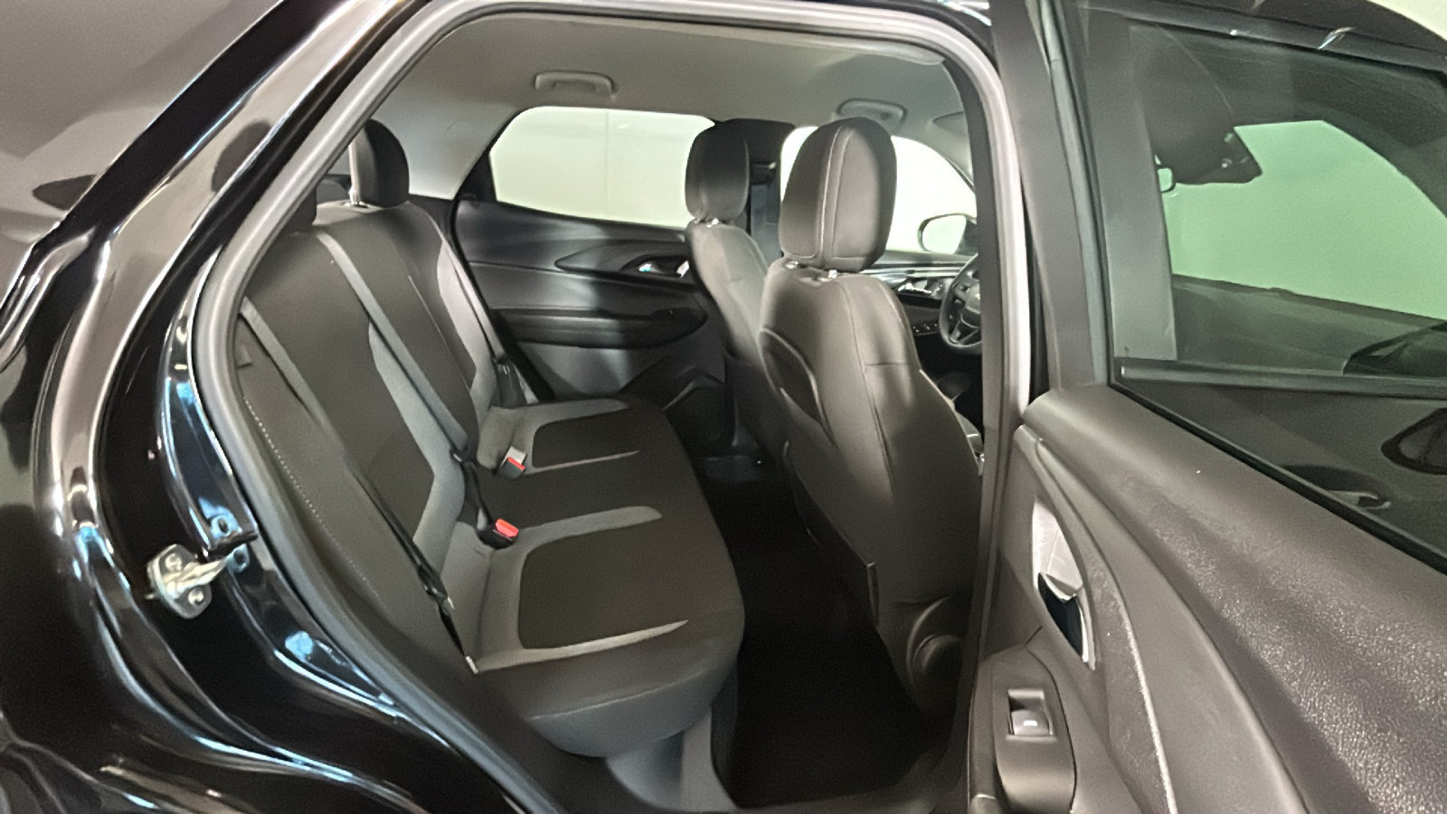 Used 2025 Chevrolet TrailBlazer LT AWD/4WD image 34