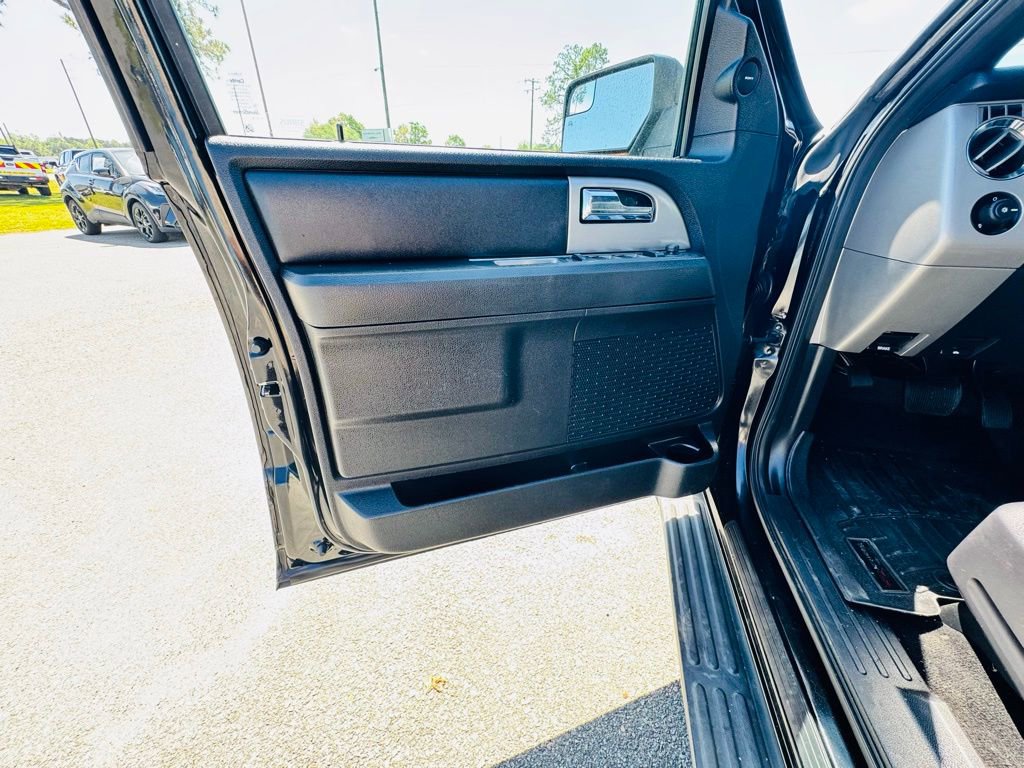 Used 2016 Ford Expedition XLT w/ Equipment Group 202A image 18