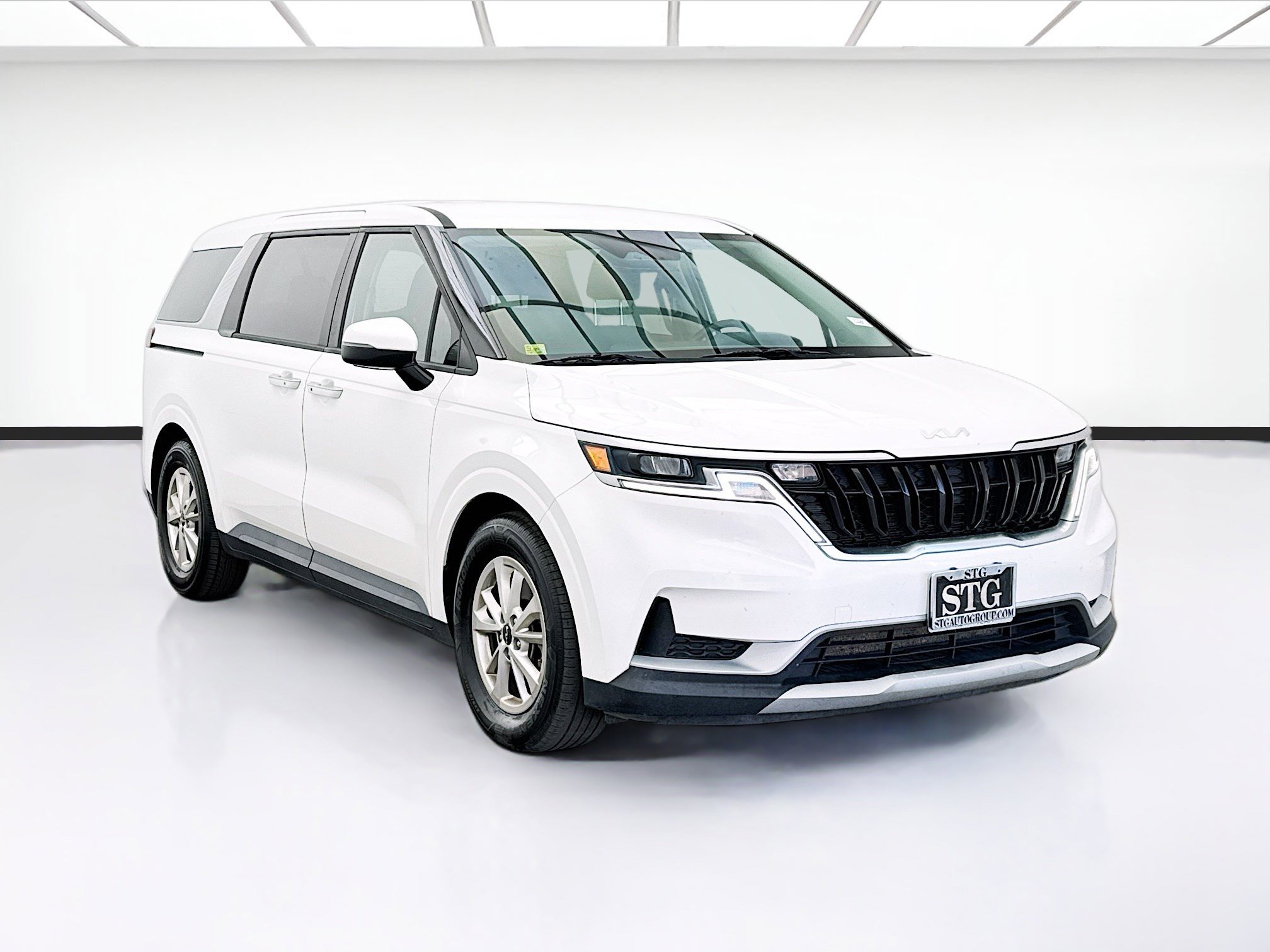Used 2022 Kia Carnival LX FWD image 3