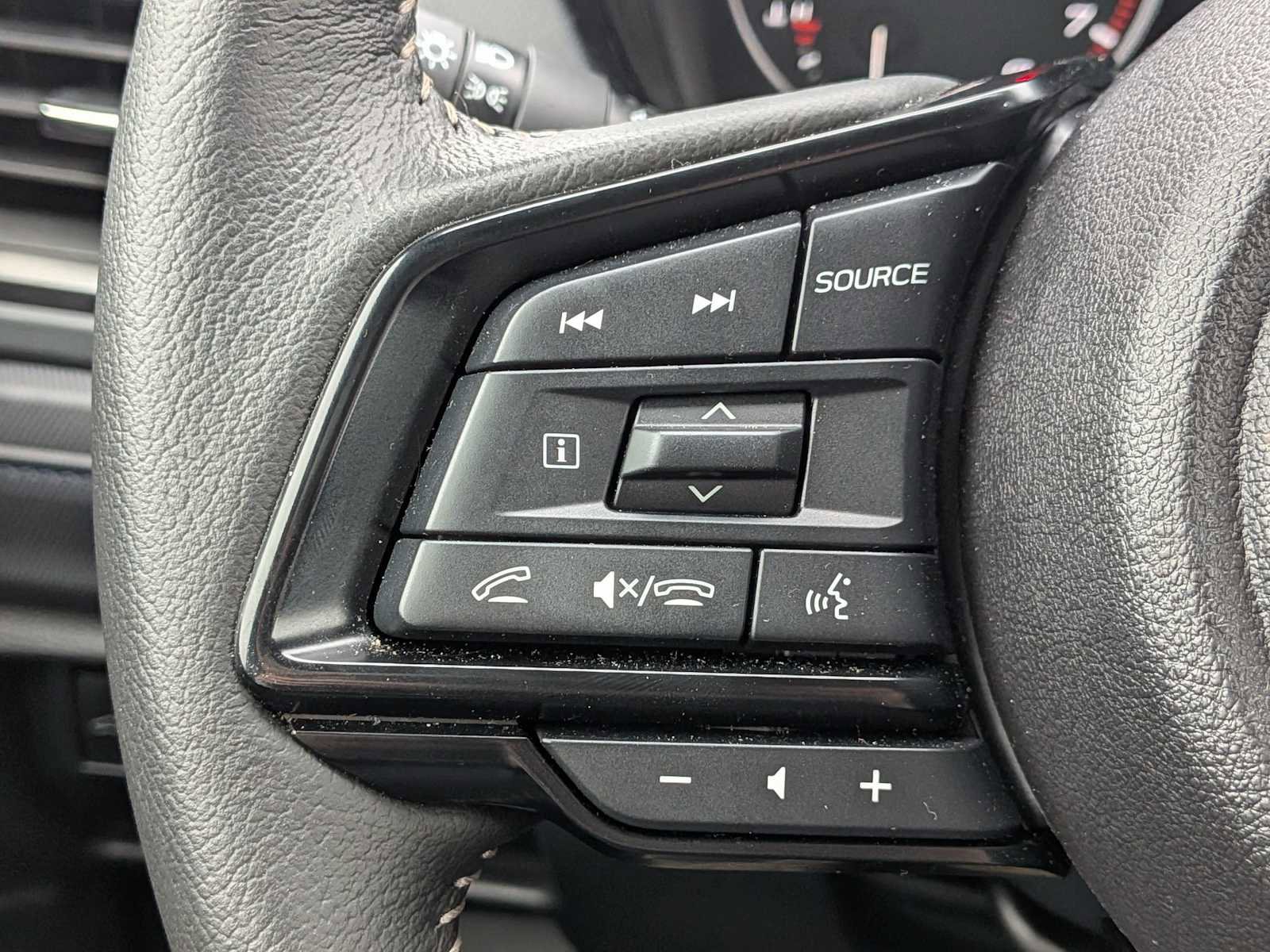 Used 2025 Subaru Forester Premium w/ Convenience Package #2 image 25