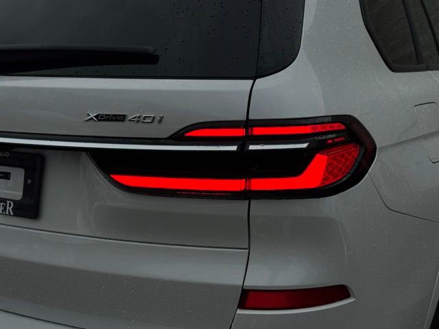 Used 2026 BMW X7 xDrive40i w/ M Sport Package image 8