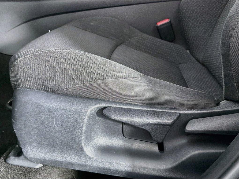 Used 2018 Toyota C-HR XLE FWD image 23
