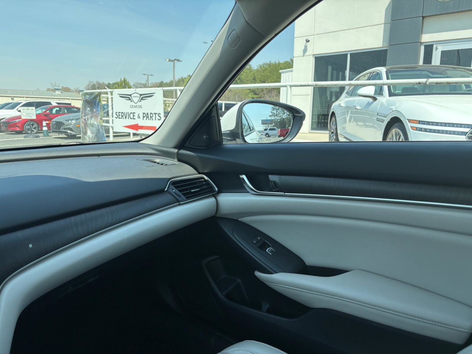 Used 2018 Honda Accord Touring image 23