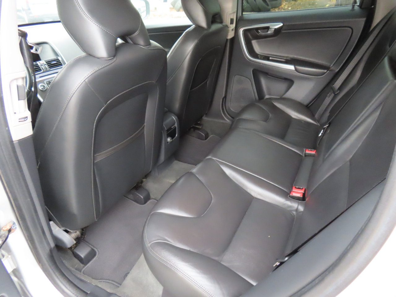 Used 2016 Volvo XC60 T6 image 11