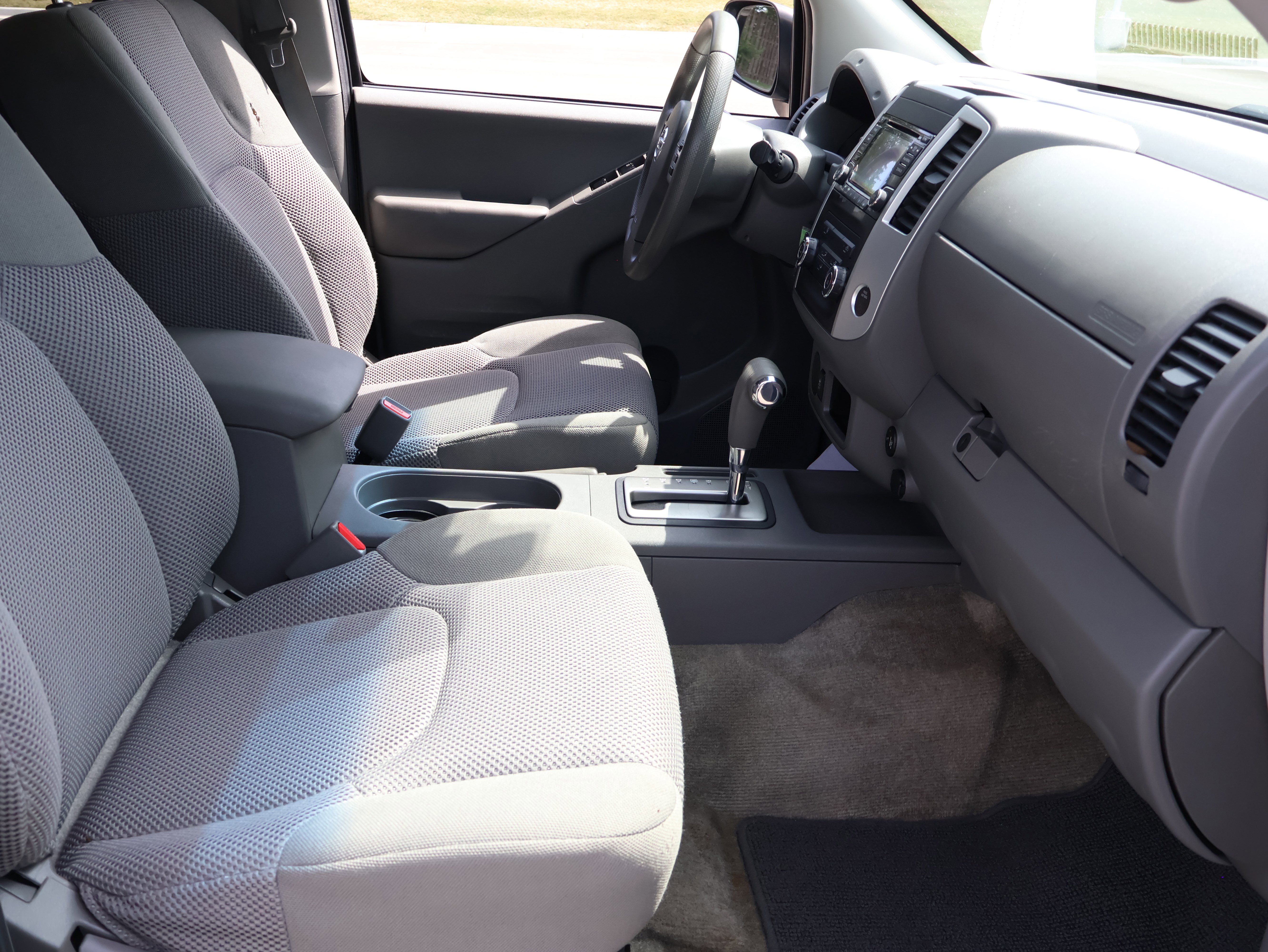 Used 2017 Nissan Frontier SV image 13