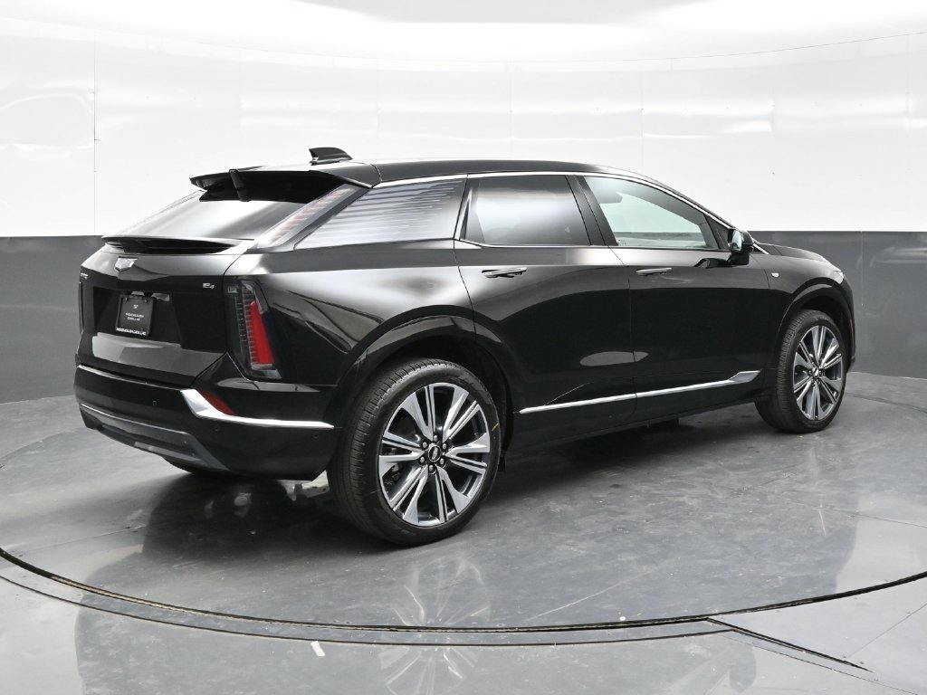 New 2027 Cadillac Optiq Premium Luxury w/ LPO, Floor Liner Package AWD/4WD image 7