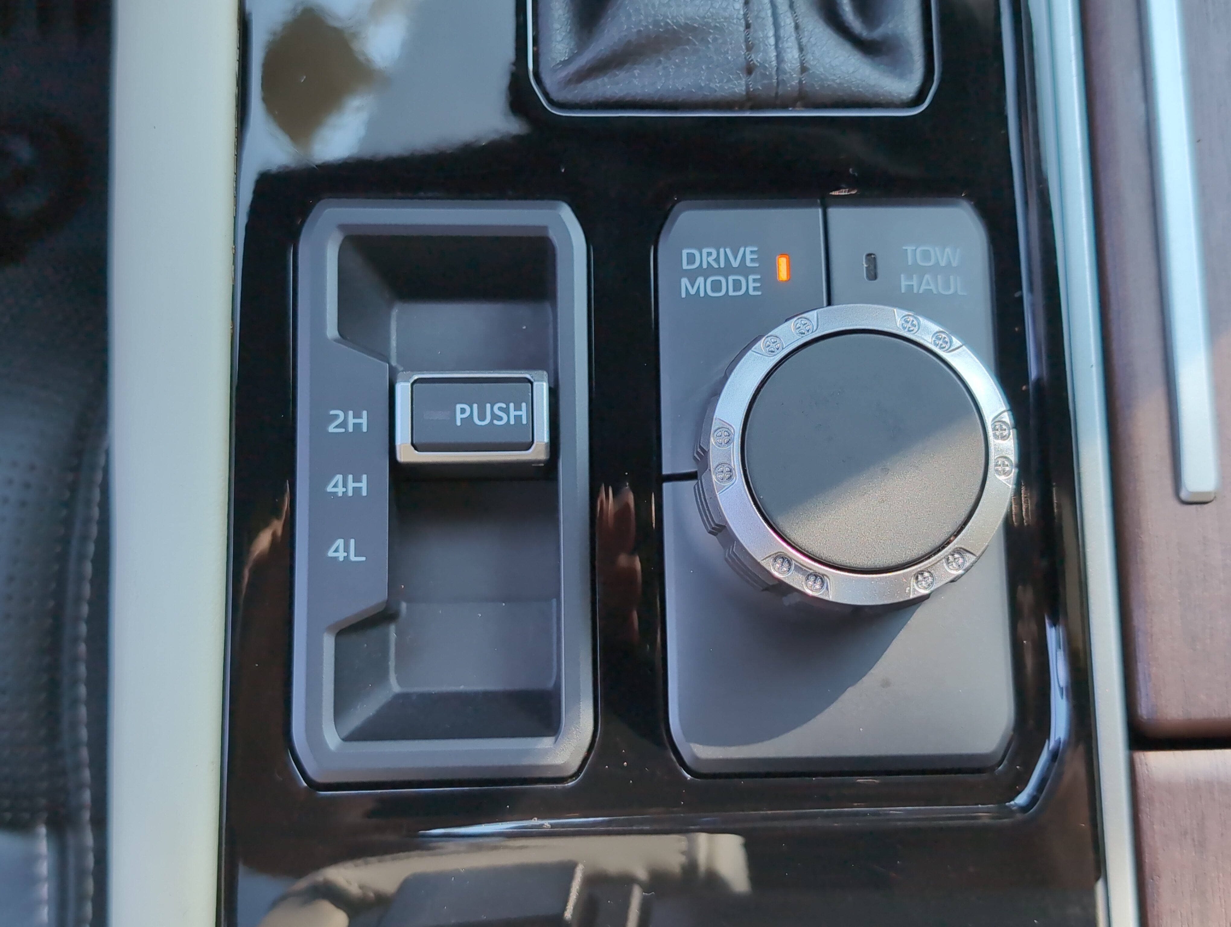 Used 2023 Toyota Sequoia Capstone AWD/4WD image 39
