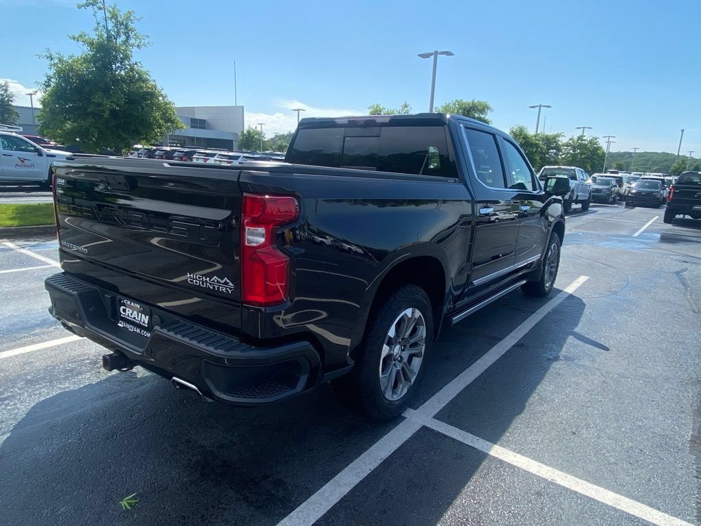 Used 2023 Chevrolet Silverado 1500 High Country AWD/4WD image 7