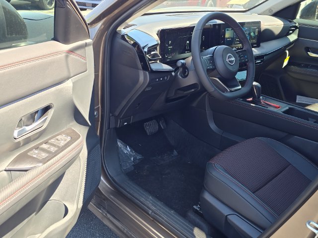 New 2026 Nissan Kicks SR w/ SR Premium Package FWD image 9