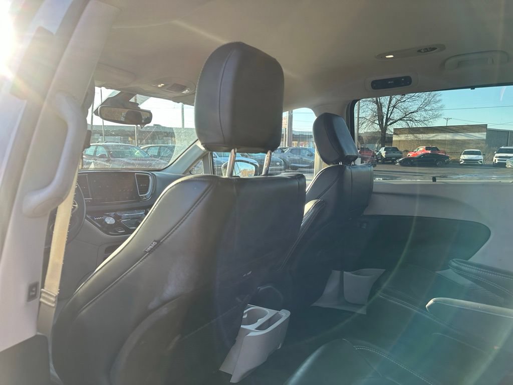 Used 2024 Chrysler Pacifica Touring-L FWD image 18