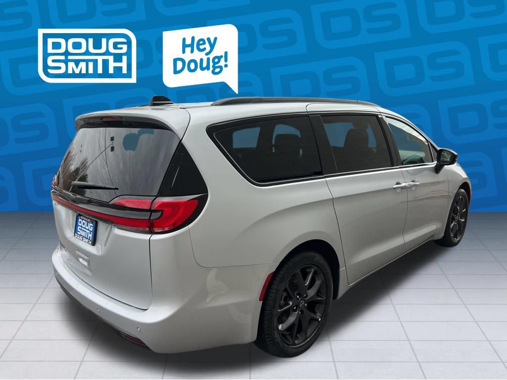 New 2026 Chrysler Pacifica Select w/ S Appearance Package FWD image 6