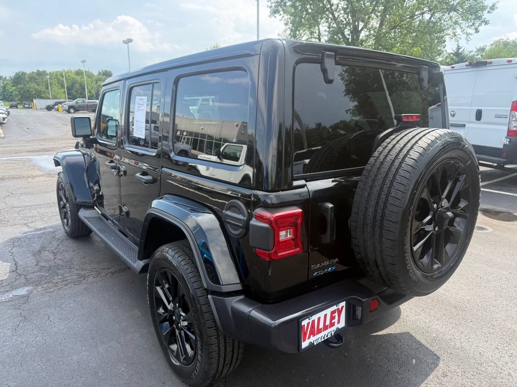 Used 2025 Jeep Wrangler Unlimited Sahara AWD/4WD image 6