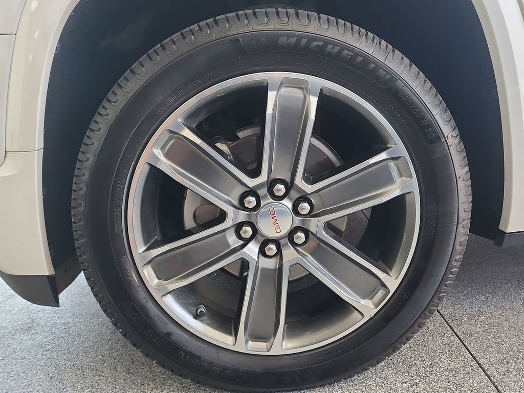 Certified 2018 GMC Acadia Denali w/ Technology Package FWD image 33