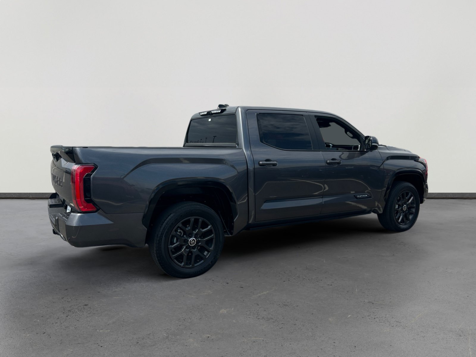 Used 2024 Toyota Tundra Platinum AWD/4WD image 5