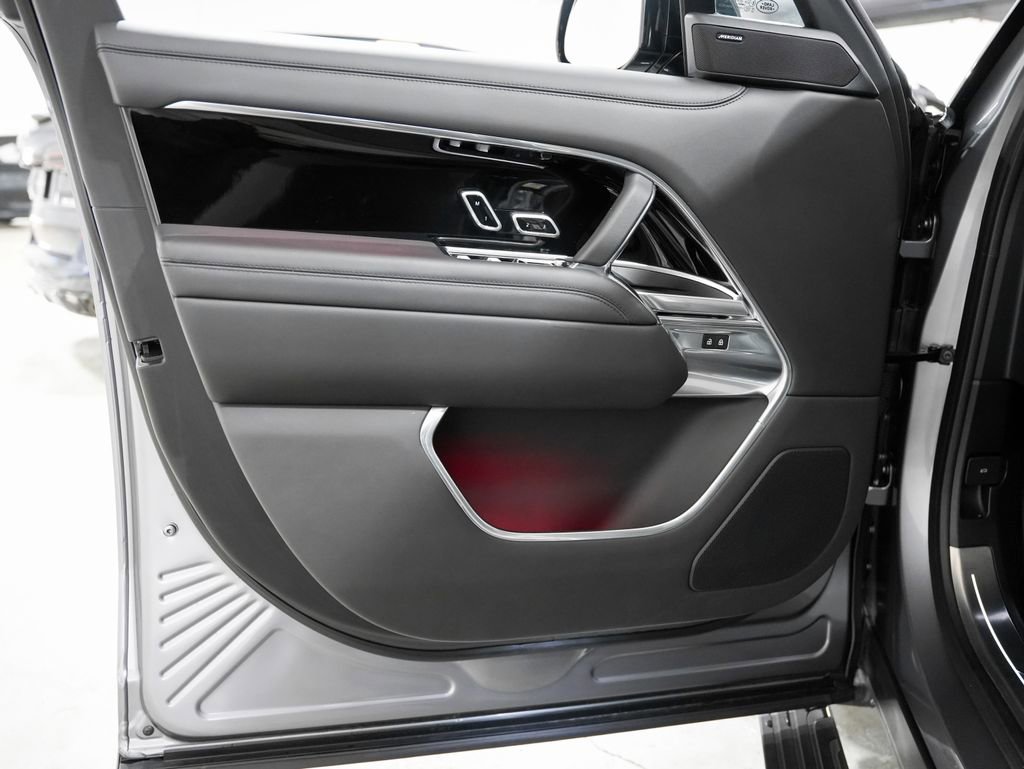 Used 2023 Land Rover Range Rover SE image 32